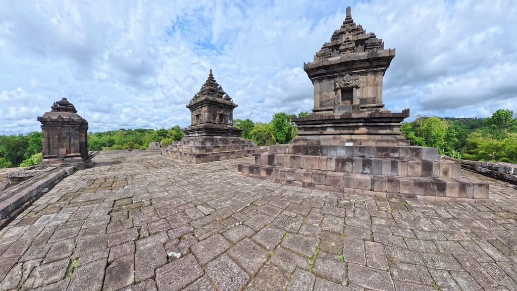 Foto bangunan utama candi barong di Sleman, Daerah Istimewa Yogyakarta
